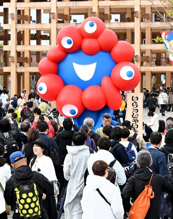 【大阪・関西万博】公式キャラクター「ミャクミャク」生みの親が語る思い　神戸育ちのデザイナー山下浩平さん「みなさんが育ててくれた」